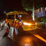 Fietsster gewond na botsing met rijbaanscheiding in Ospel