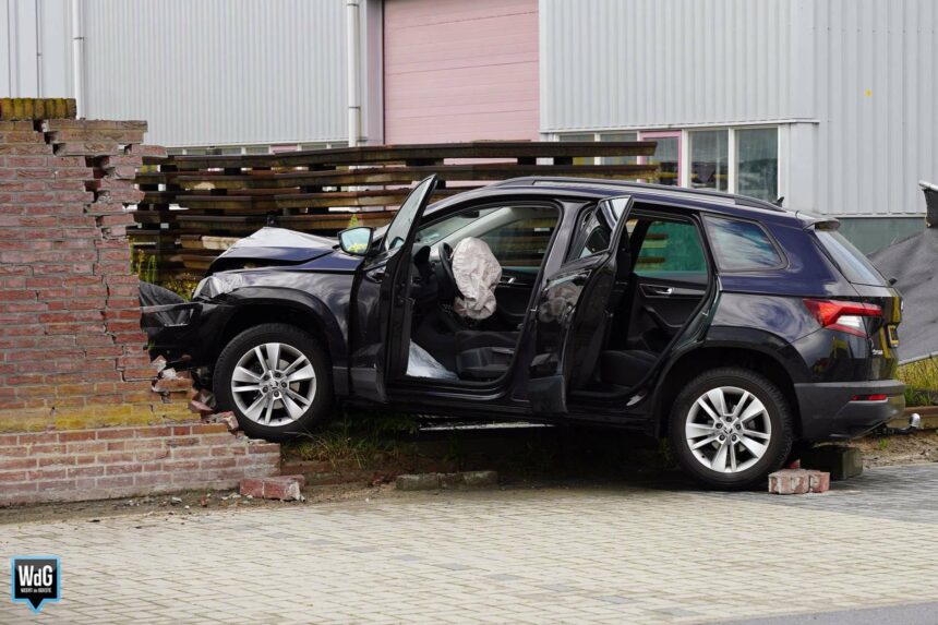 Twee gewonden na ongeval op parkeerterrein in Budel