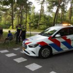 Auto rijdt door na botsing met fietser op Geuzendijk
