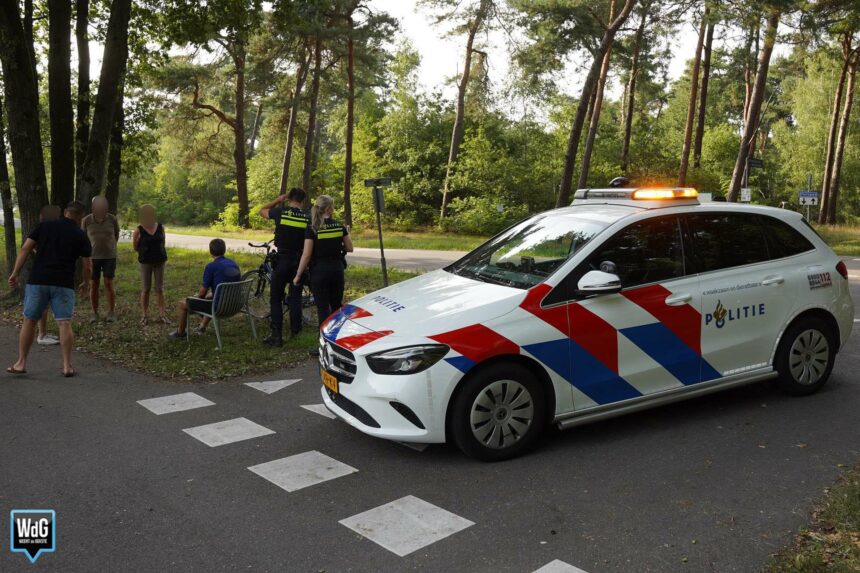 Auto rijdt door na botsing met fietser op Geuzendijk