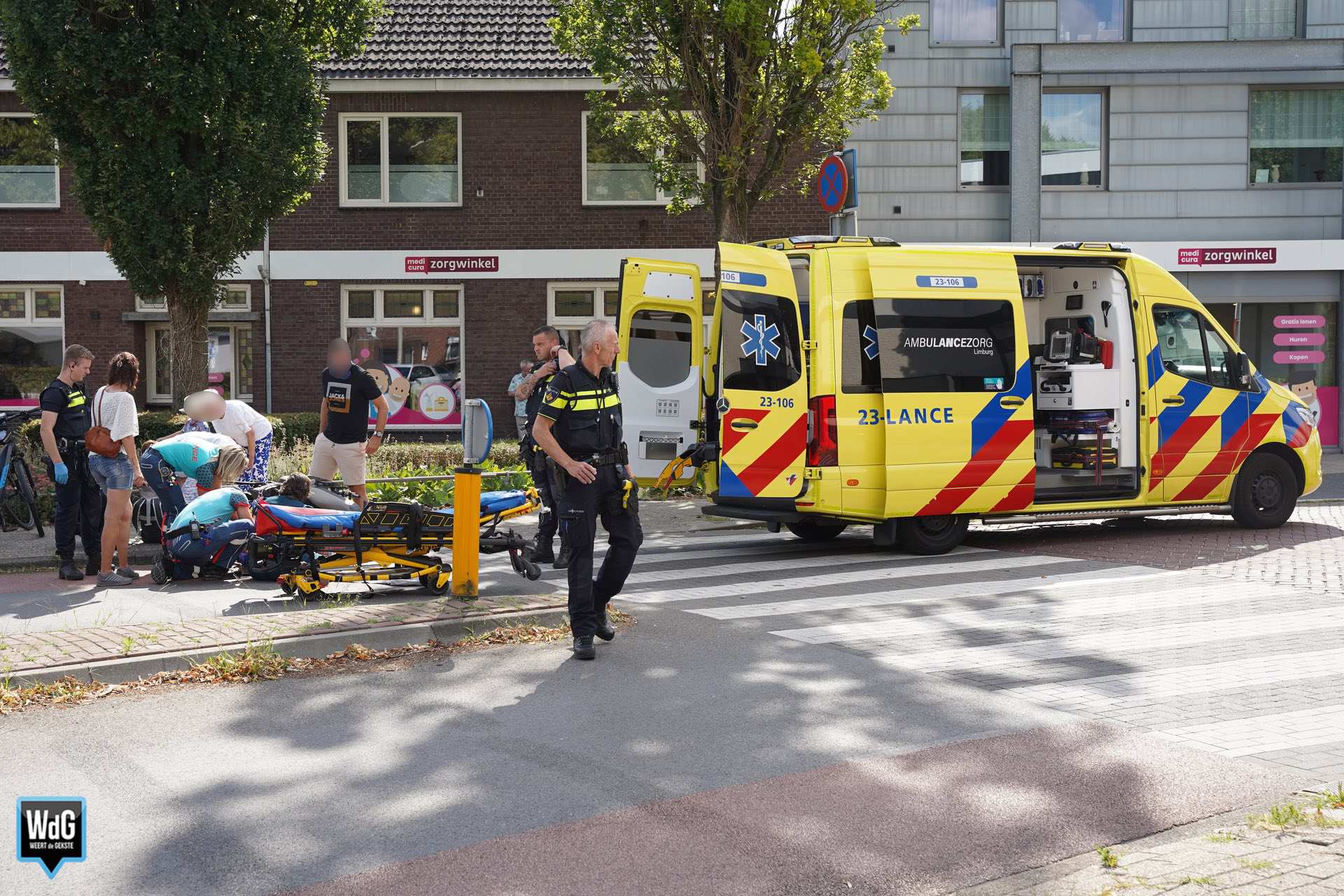 Elektrische rolstoel kantelt bij oversteekplaats Maaspoort
