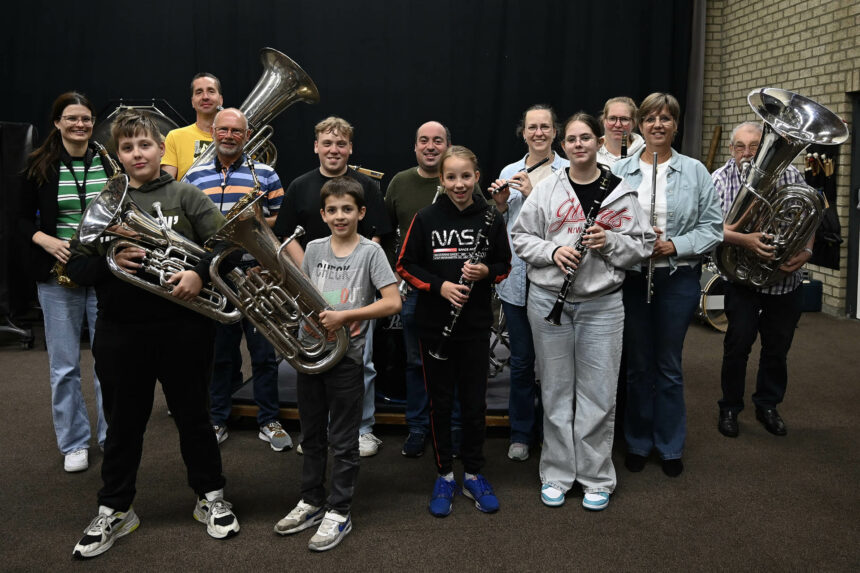 Foto via: Stedelijke Harmonie St. Antonius - Uitproberen muziekinstrumenten