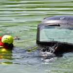 Auto belandt in kanaal Wessem-Nederweert bij Kelpen-Oler