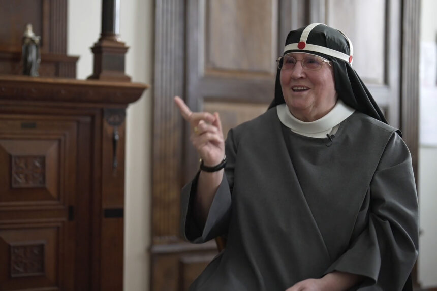 Zuster Francisca - Foto via: Artis communicatiebureau