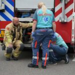 Brandweer redt fietser uit sloot in Budel