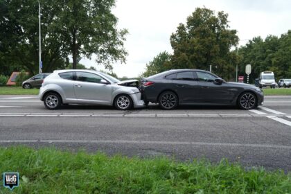Kop-staartbotsing op Napoleonsweg in Ittervoort
