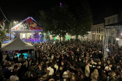 Feest en muziek op de Oelemarkt tijdens de kermis in Weert