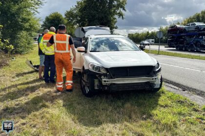 Auto botst met vrachtwagen bij verzorgingsplaats Groote Bleek