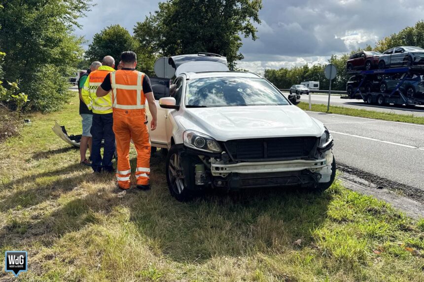 Auto botst met vrachtwagen bij verzorgingsplaats Groote Bleek