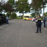 Auto botst achterop bestelbus met aanhanger in Budel