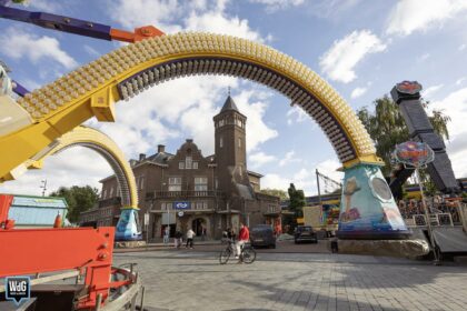 De eerste attracties voor Kermis Weert staan op hun plek