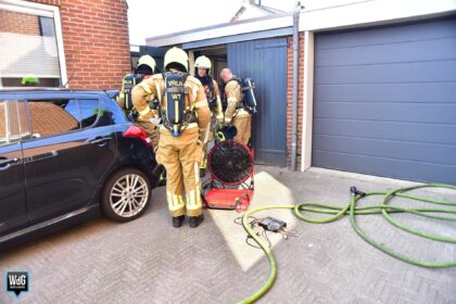 Rook uit garage in Nederweert door smeulende acculader