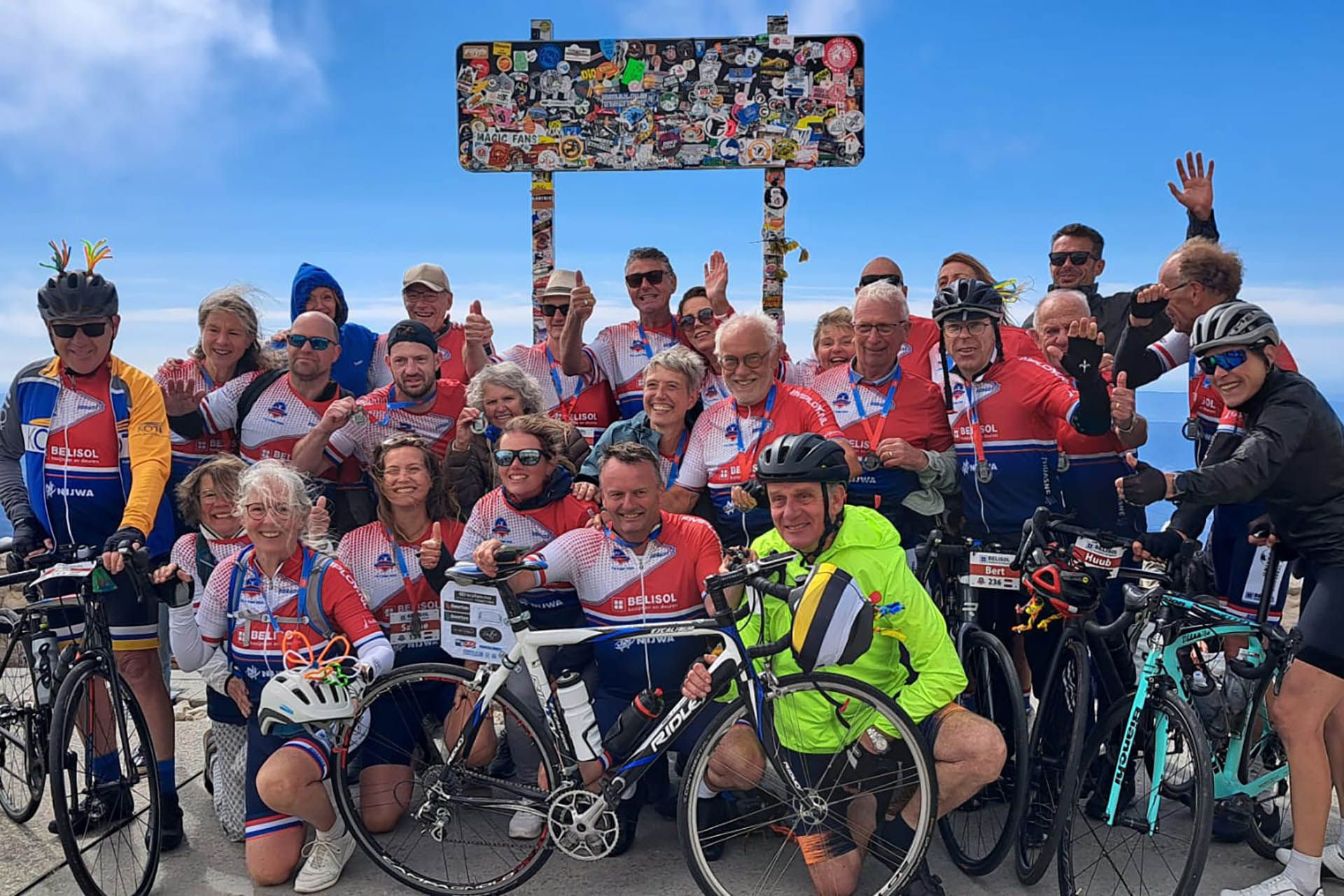 Toons Toppers op Top van de Mont Ventoux