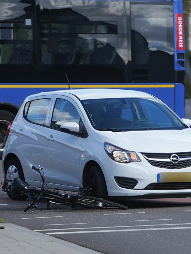 Fiets onder auto