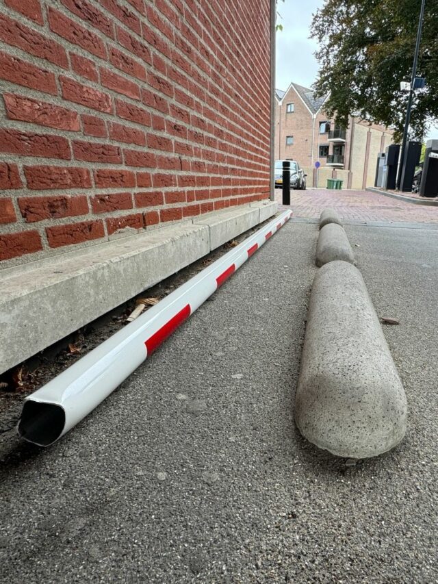 Slagboom weer kapot gereden
