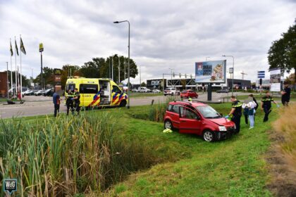 Botsing tussen auto en bestelbus Randweg