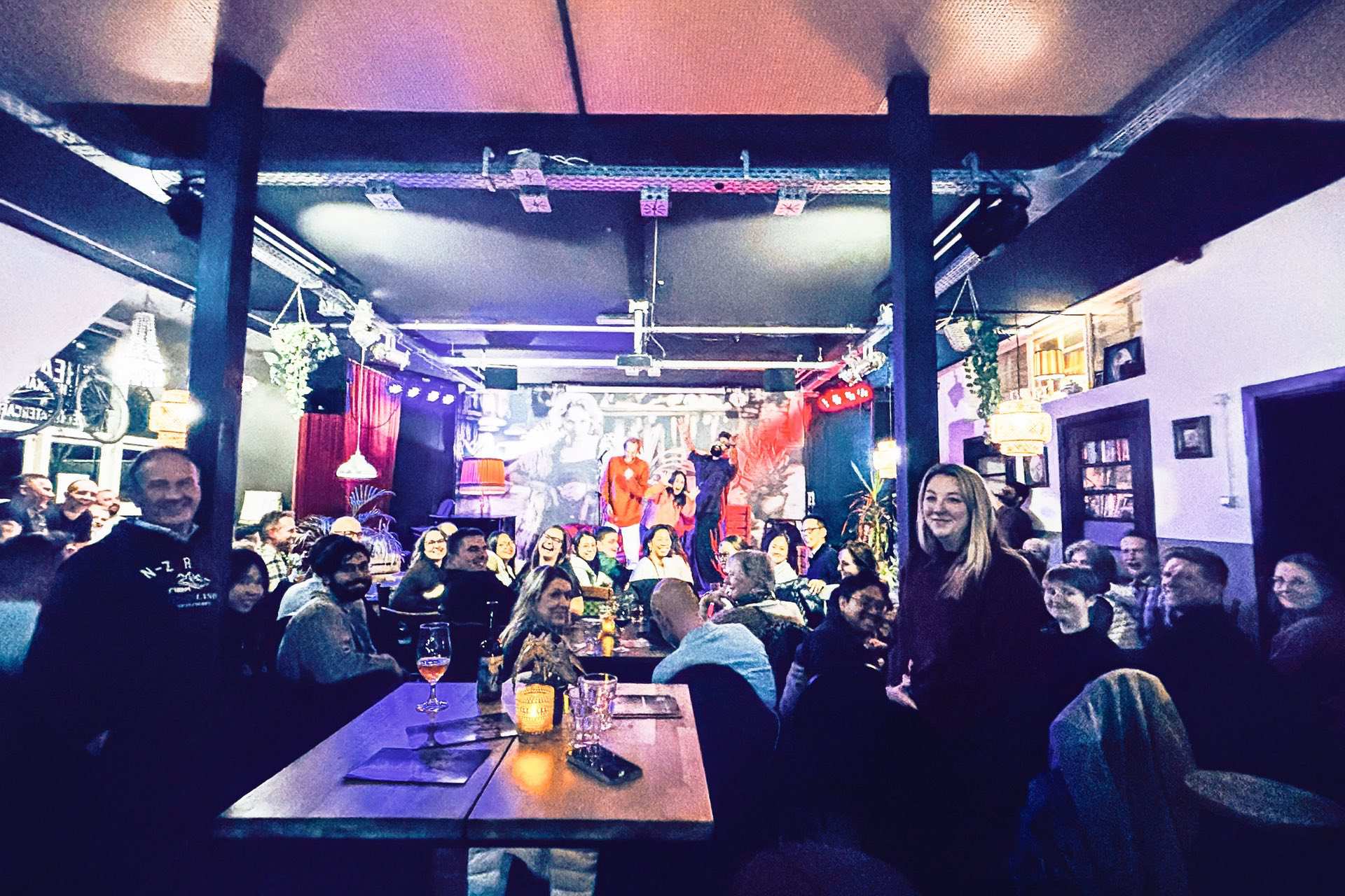 Ingestuurde foto- Engelstalige comedyavond