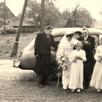 Huwelijk van Jan Truijen en Truus Nies van Doemes Graadje in de noodkerk 1952