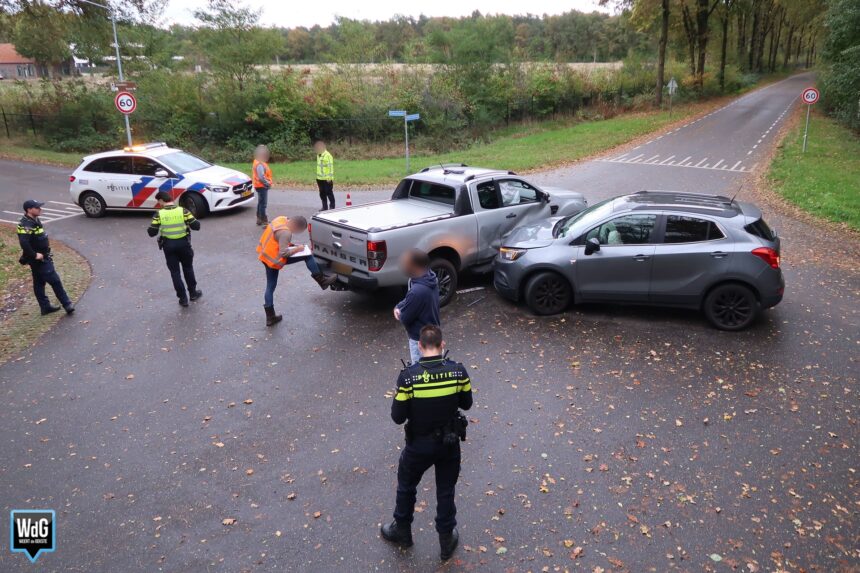 Auto's botsen op kruising Diesterbaan
