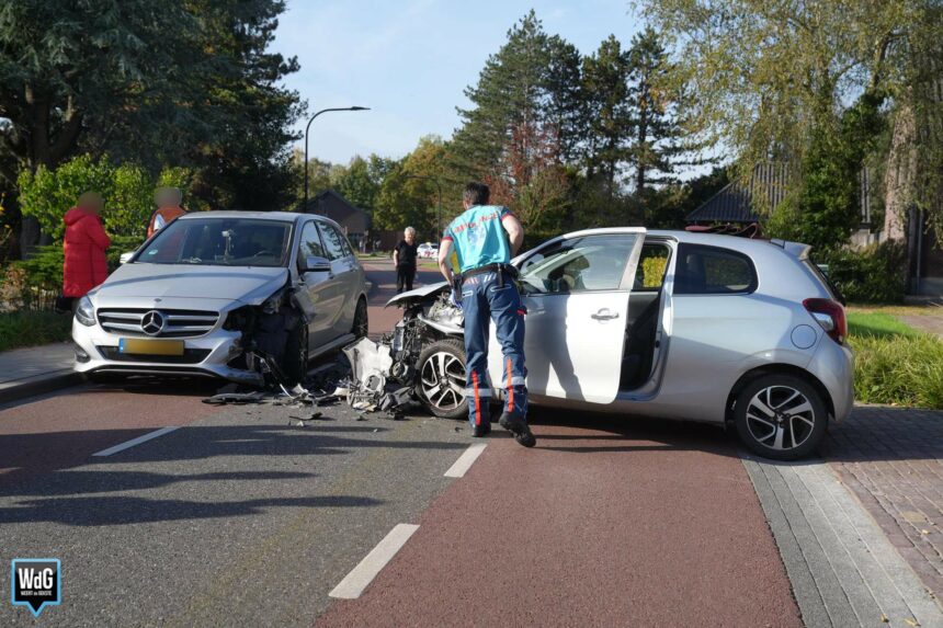 Lichtgewonde bij botsing op Laarderweg