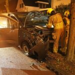 Bestuurder gewond na botsing tegen boom op Maaseikerweg