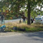 Auto en fietsster botsen bij Y-splitsing in Budel