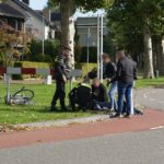 Auto en fietser botsen op Sint Maartenslaan