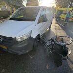 Vrouw met rolstoel-handbik in botsing met bestelbus in Maarheeze