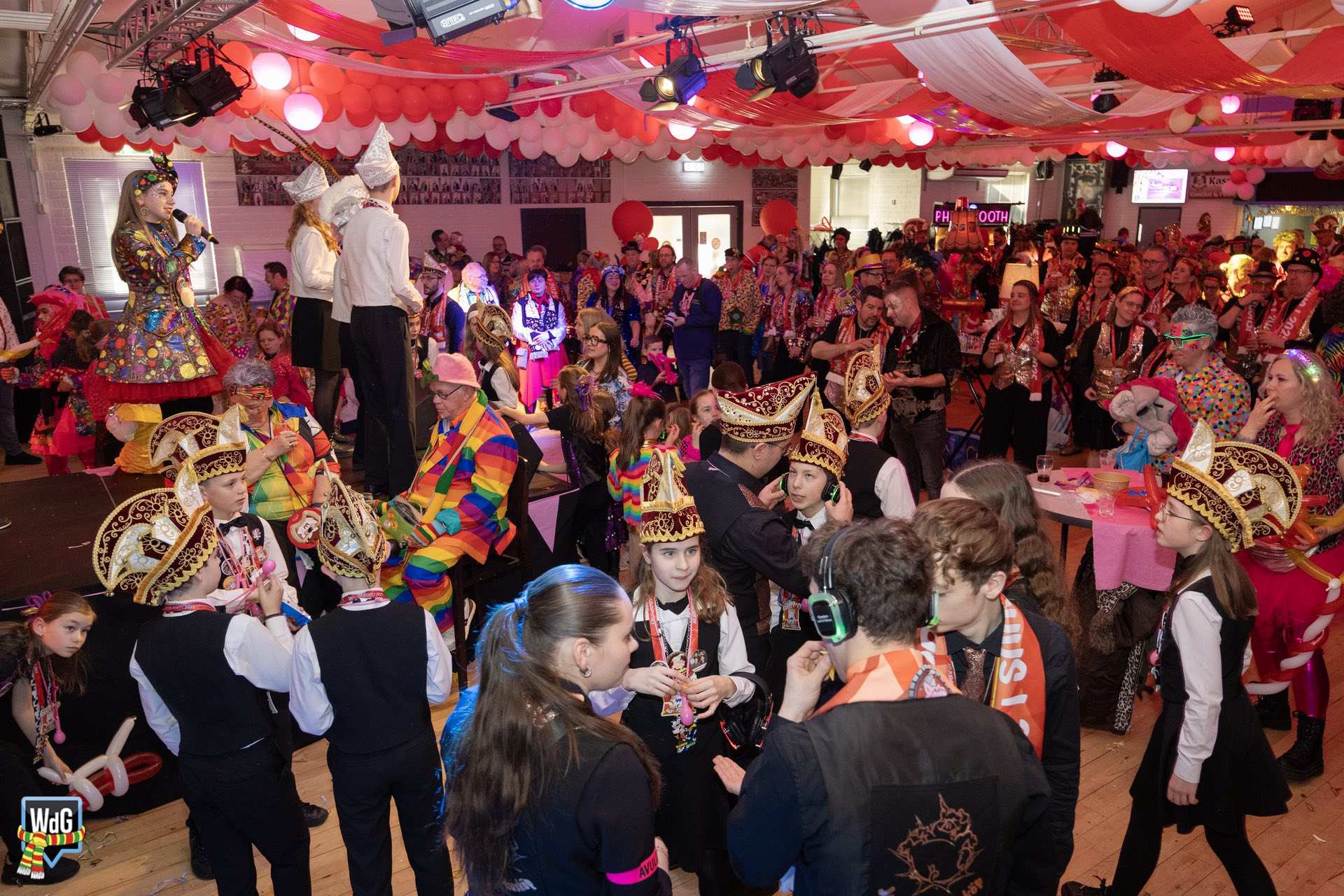Archieffoto WdG - Feest in het paleis van V.V. De Vêrkusköp