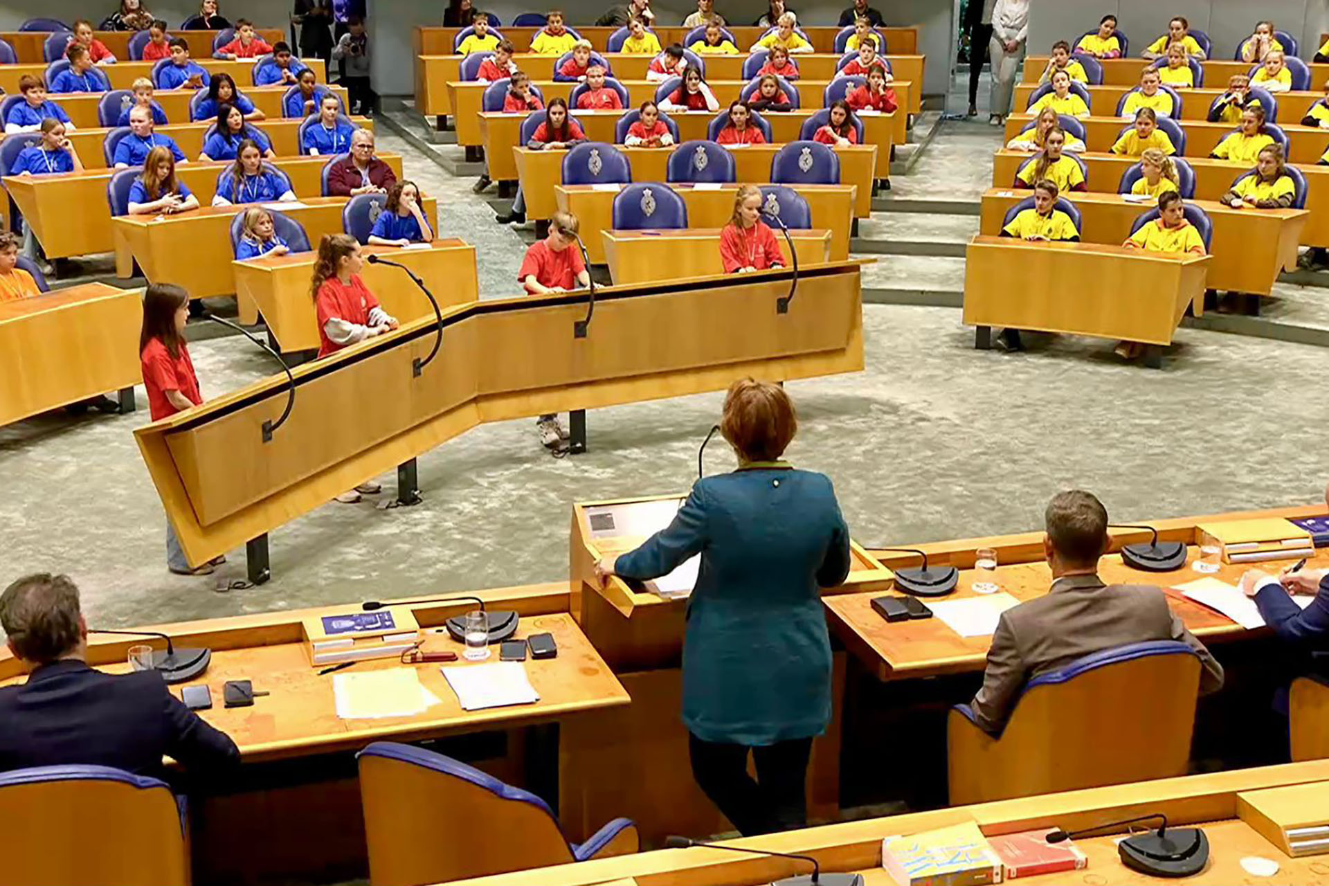 Groep 7 De Firtel uit Stramproy bezoekt Tweede Kamer