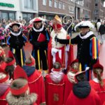 Sint aangekomen in Weert ondanks defecte stadsbrug