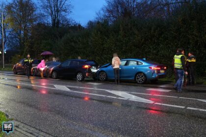 Kettingbotsing voor verkeerslichten op Maaseikerweg