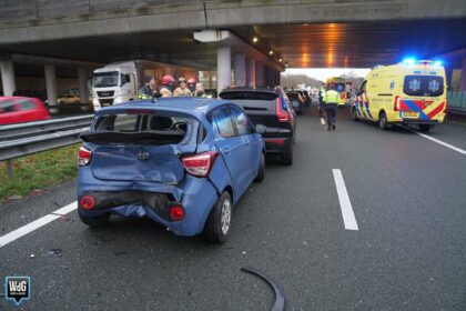 Acht auto's beschadigd op snelweg A2 in Weert