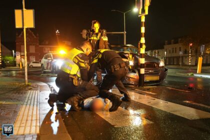 Politie houdt bestuurder aan na botsing op Bassin