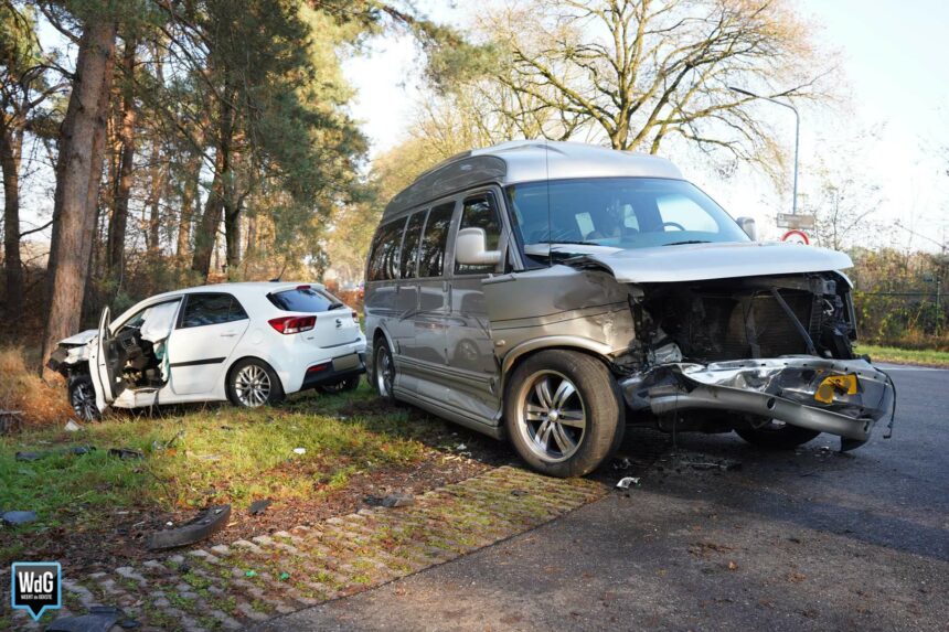 Zwangere bestuurster naar ziekenhuis na ongeval op Herenvennenweg