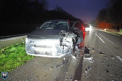 Auto botst op aanhanger op de Kempenweg