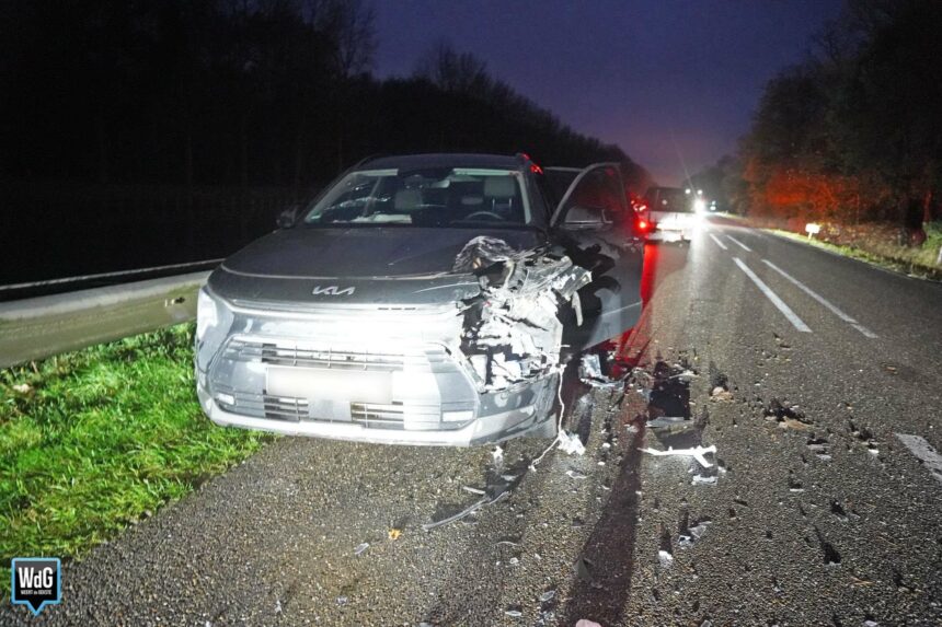 Auto botst op aanhanger op de Kempenweg