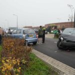 Twee auto’s botsen en raken voetgangster in Budel