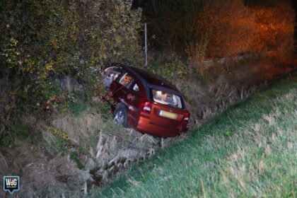 Auto belandt in greppel naast A2 bij Kelpen-Oler
