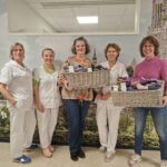 Vrijwilligers breien 190 paar sokken voor SJG Weert