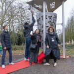 Vervormer met Romeins hout onthuld in Kasteelpark Nijenborgh