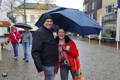 Herfstachtige weekmarkt in beeld