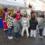 Weekmarkt met Sint en Pieten in beeld