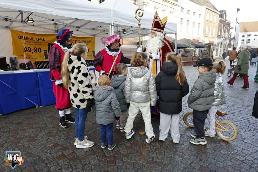 Weekmarkt met Sint en Pieten in beeld
