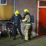 Bewoner met vluchtmasker uit flat gehaald bij kelderbrand