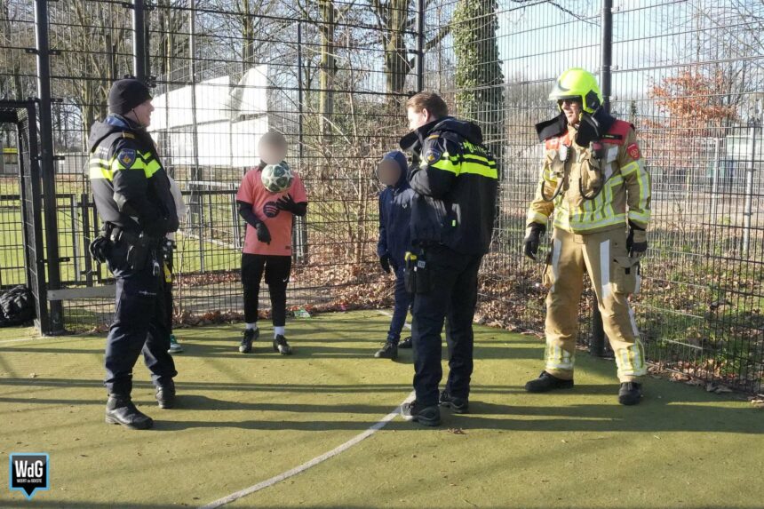 Jeugd dooft zelf brandje bij voetbalkooi op Open Park