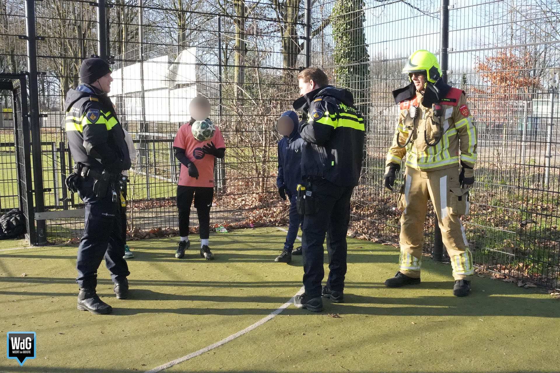 Jeugd dooft zelf brandje bij voetbalkooi op Open Park