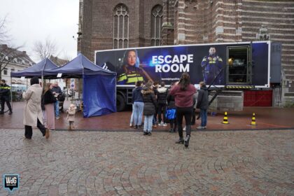 Escapebus van politie trekt veel enthousiaste jongeren
