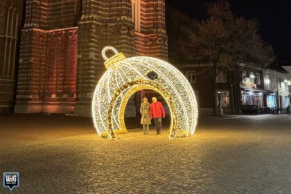 LED-kerstbal op de Markt in Weert