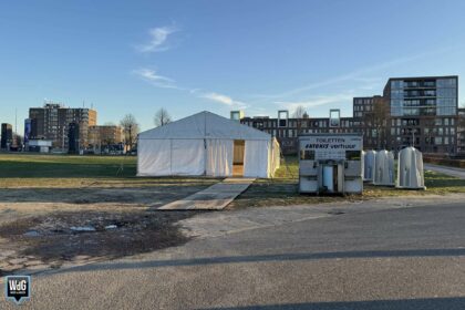 Feesttent op grasveld bij Stadsbrug Weert